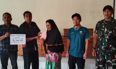 Babinsa Koramil 2213/Jampangkulon Dampingi Penyaluran BLT DD di Desa Cimanggu