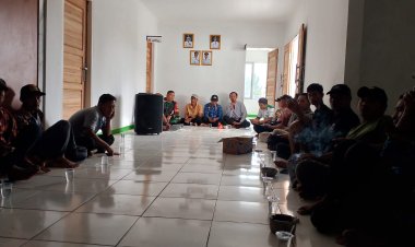 Babinsa Koramil 2215/Ciemas Hadiri Pembagian Insentif RT/RW dan Lembaga Desa Mandrajaya