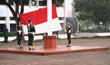 Mabes TNI Gelar Upacara Bendera 17-an; Tingkatkan Disiplin Prajurit TNI di Lapangan dan Ruang Siber