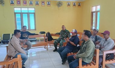 Babinsa Koramil 2215/Ciemas Laksanakan KOMSOS dengan Tokoh Masyarakat