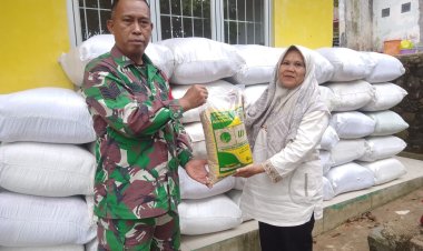 Tingkatkan Nilai Hasil Panen Petani, Babinsa Koramil 2209/Lengkong Dampingi Penyaluran Bibit Padi