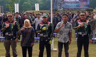 Panglima TNI Serahkan Bansos dan Resmikan Lane 1 Garuda Prima di Kejurnas Adventure Offroad 2025