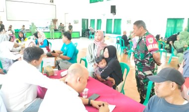 Danramil 2206/Parakan Salak Tunjukkan Kepedulian, Dampingi Warga di Khitanan Massal