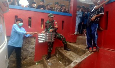 Dukung Program Pemerintah, Babinsa Koramil 2206/Parakansalak Dampingi Pendistribusian MBG