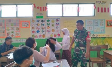 Babinsa Koramil 2206/Parakan Salak Dampingi Cek Kesehatan Gratis di SDN 1 Cikupa