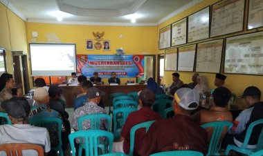 Babinsa Koramil 2213/Jampang Kulon Hadiri Musrenbangdes di Desa Karang Mekar