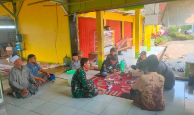 Babinsa Koramil 2209/Lengkong Laksanakan Komsos dengan Warga Desa Cilangkap