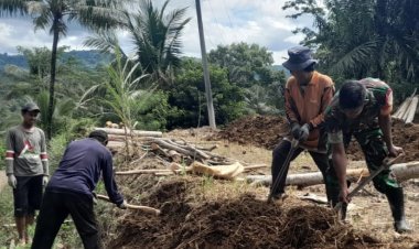 Babinsa Koramil 2212/Tegalbuleud Laksanakan Karya Bhakti Bersama Warga