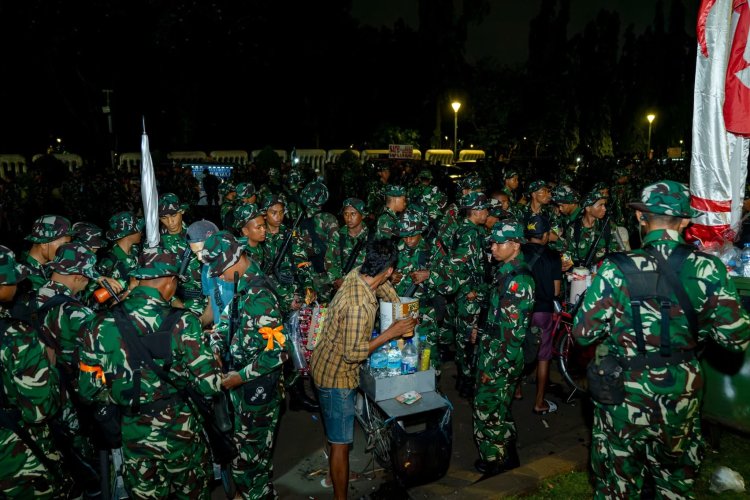Panglima TNI melariskan UMKM berbaur makan malam bersama prajurit