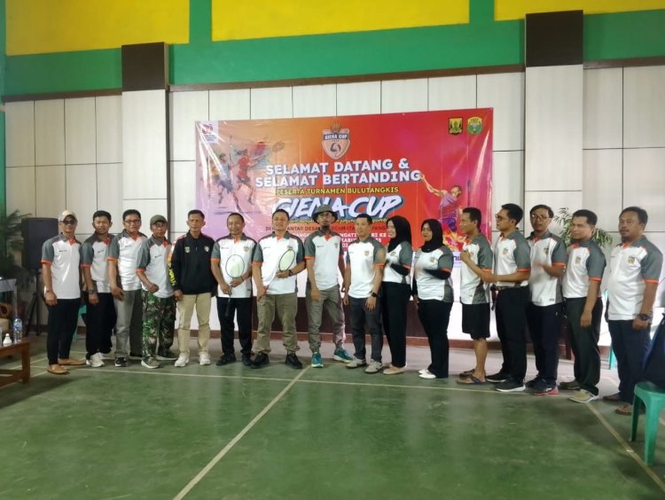 Babinsa Koramil 2207/Jampang Tengah  Hadiri Pembukaan Turnamen Bulu Tangkis di Jampangtengah