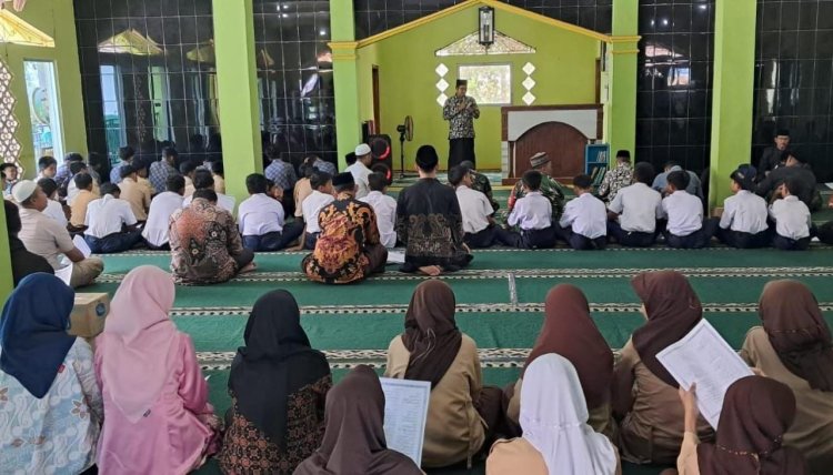 Babinsa Koramil 2207/Jampang Tengah Hadiri Peringatan Maulid Nabi Muhammad SAW di Desa Binaa