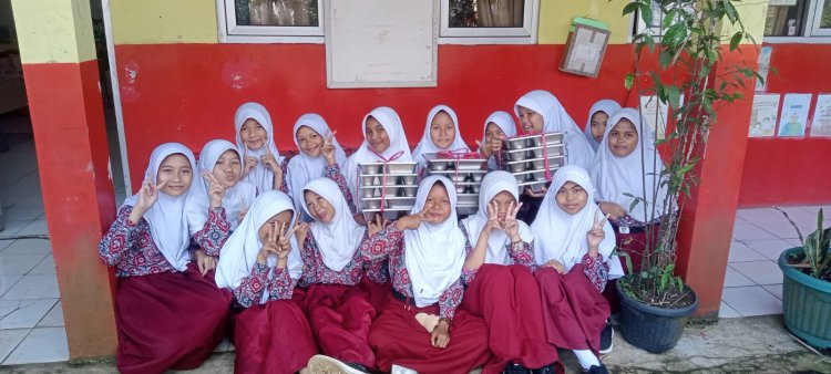 SDN Negeri Lebak Pari Gelar Program Makan Bergizi Bersama