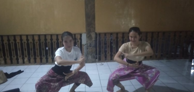 Mahasiswa Widya Puri Mandiri Gelar Latihan untuk Pembukaan PKKMB di Kampus Pusat Sukabumi