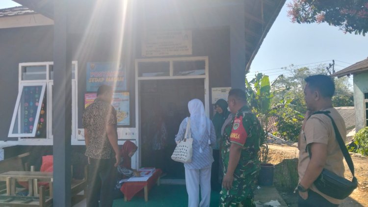 Babinsa Koramil 2211/Sagaranten Monitoring Kegiatan Posyandu di Desa Hegarmanah