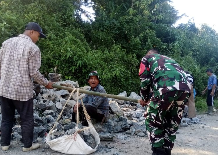 Babinsa Koramil 2212/Tegal Buleud Laksanakan Karya Bhakti