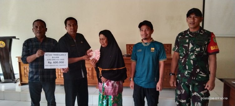 Babinsa Koramil 2213/Jampangkulon Dampingi Penyaluran BLT DD di Desa Cimanggu