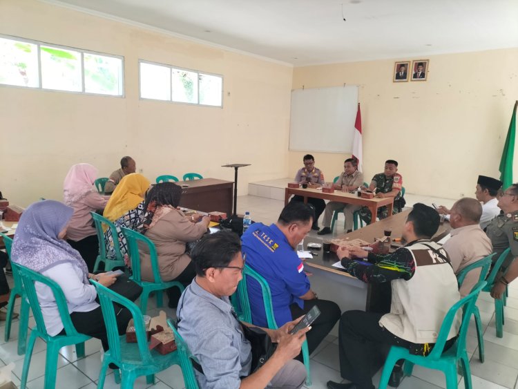 Babinsa Koramil 2201/Cisolok Hadiri Rapat Bidang Keamanan di Desa Karang Papak