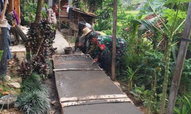 Babinsa Koramil 2207/Jampang Tengah Laksanakan Karya Bakti