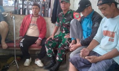 Babinsa Koramil 2207/Jampangtengah Laksanakan Komsos Bersama Warga Purabaya