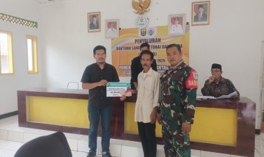 Babinsa Koramil 2210/Pabuaran Dampingi Penyaluran BLT DD di Desa Bantarsari