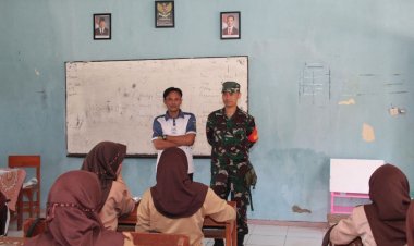 Tanamkan Cinta Tanah Air Sejak Dini, Babinsa Koramil 2205/Kalapanunggal Berikan Wawasan Kebangsaan di Sekolah