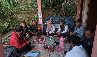 Babinsa Koramil 2207/Jampang Tengah Laksanakan Komsos Bersama Tokoh Masyarakat