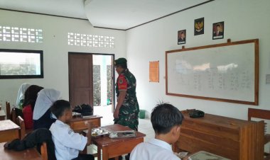 Babinsa Koramil 2214/Surade Dampingi Kegiatan Makan Sehat Gratis di SDN Ciloma