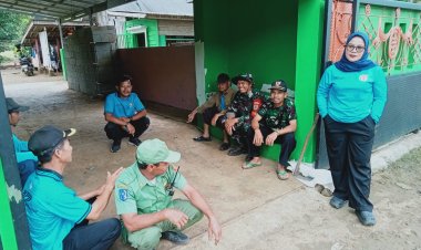 Babinsa Koramil 2213/Jampangkulon Laksanakan Komsos Bersama Warga Desa Binaan