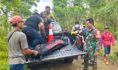 BABINSA KORAMIL 2214/SURADE BANTU EVAKUASI KORBAN DUGAAN GANTUNG DIRI
