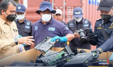 Bea Cukai Batam dan Gakkum LHK Gagalkan Upaya Pemasukan 18 Kontainer Diduga Berisi Limbah B3