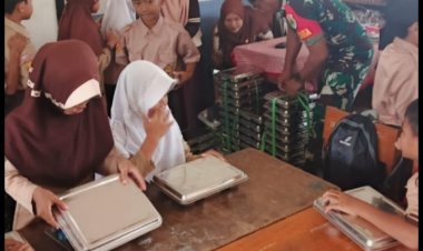 Koramil 2214/Surade Laksanakan Pendampingan Program Makan Sehat Gratis di Kecamatan Ciracap
