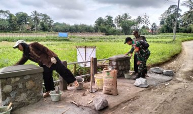 Babinsa Koramil 2210/Pabuaran Laksanakan Karya Bhakti Bersama Warga