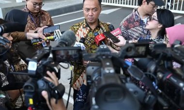 Usai Tiba di Tanah Air, Presiden Prabowo Langsung Pimpin Rapat Terbatas Bahas Isu Strategis Nasional