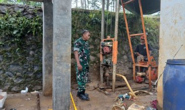 Babinsa Koramil 2205/Kalapanunggal Laksanakan Kegiatan Bhakti Pembuatan Sumur Bor di Desa Cianaga