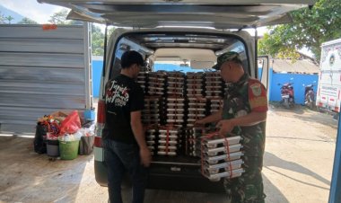 Babinsa Koramil 2205/Kalapanunggal Dampingi Pendistribusian Makan Bergizi Gratis di Desa Pulosari