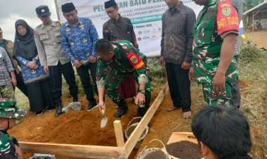 Danramil 2209/Lengkong Hadiri Peletakan Batu Pertama Pembangunan Kantor Koperasi Desa Merah Putih di Desa Tegalega