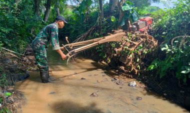 Babinsa Koramil 2215/Ciemas Laksanakan Pemeriksaan Alsintan dan Siap Olah Lahan Bersama Kelompok Tani