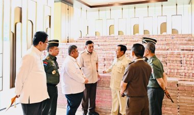 Panglima TNI Dampingi Presiden RI Saksikan Penyerahan Uang Sitaan Hasil Korupsi  Rp 13,25 Triliun di Kejaksaan Agung