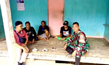 Babinsa Koramil 2201/Cisolok Laksanakan Komsos di Desa Sukarame