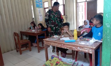 Babinsa Koramil 2201/Cisolok Dampingi Kegiatan Makan Bergizi di SDN Cipanas