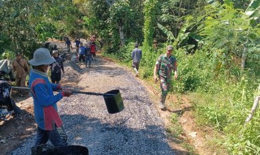 Babinsa Koramil 2213/Jampangkulon Gelar Kegiatan Bakti Bersama Warga