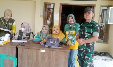 Babinsa Koramil 2213/Jampangkulon Dampingi Kegiatan KB Kes di Puskesmas Kalibunder