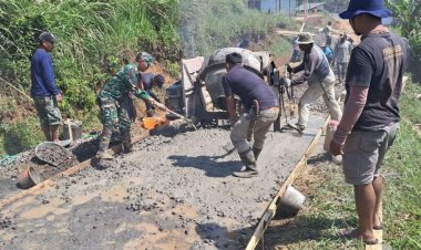 Babinsa Koramil 2207/Jampang Tengah Desa Panumbangan Laksanakan Karbak Rambat Beton Bersama Warga