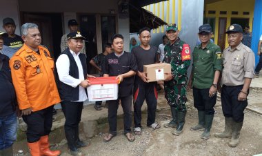 DANDIM 0622/KABUPATEN SUKABUMI BERSAMA UNSUR FORKOPIMDA TINJAU PENANGANAN TANGGAP DARURAT BENCANA BANJIR DAN TANAH LONGSOR DI WILAYAH KECAMATAN CISOLK DAN CIKAKAK