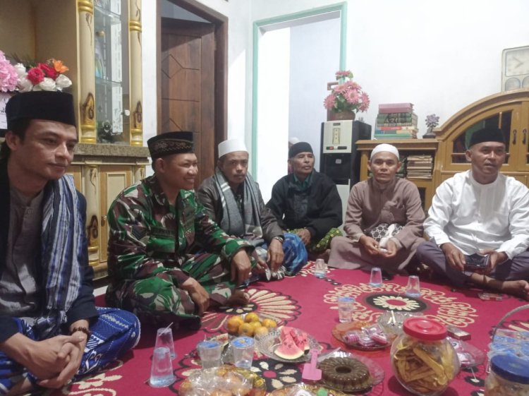 Babinsa Koramil 2211/Sagaranten Hadiri Peringatan Maulid Nabi di Desa Cibarebeg