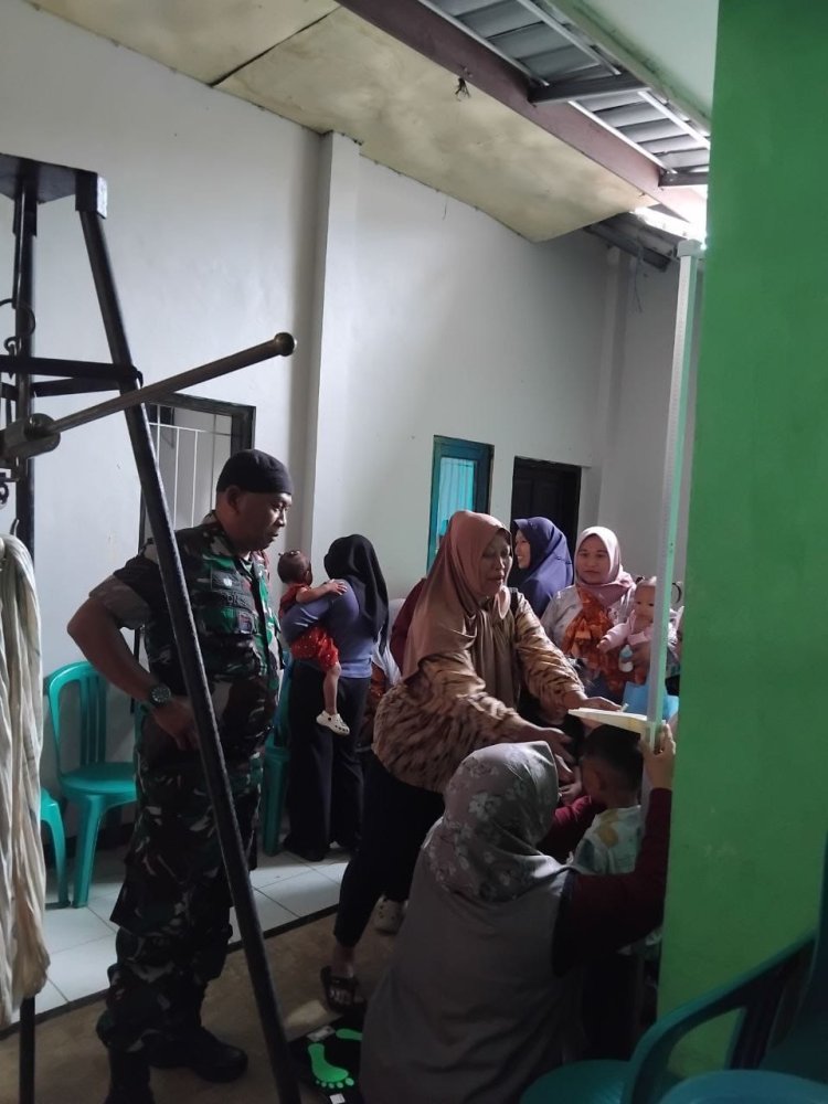 Babinsa Koramil 2208/Nyalindung Laksanakan Pendampingan Posyandu