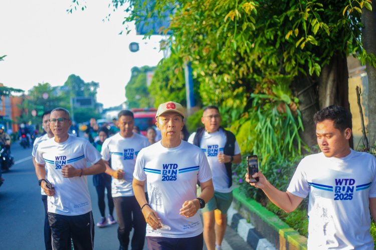 Dedie Rachim Bersama Ribuan Pelari Jelajahi Destinasi Wisata Bogor di Hari Pariwisata Dunia 2025