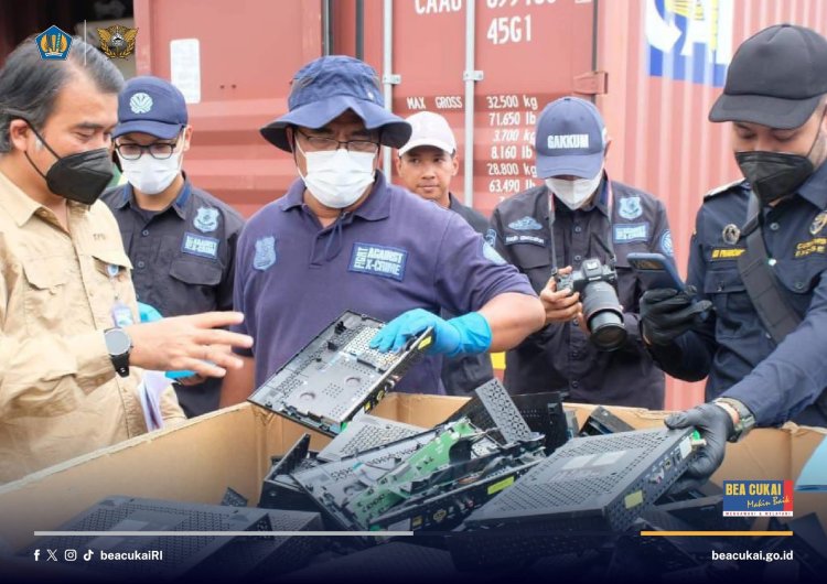 Bea Cukai Batam dan Gakkum LHK Gagalkan Upaya Pemasukan 18 Kontainer Diduga Berisi Limbah B3