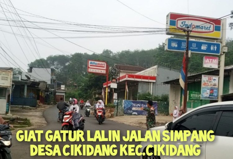 Dalam Rangka Upaya Menjaga Kelancaran Arus Lalu Lintas Babinsa Koramil 2204/Cikidang Laksanakan Pengaturan Lalin﻿