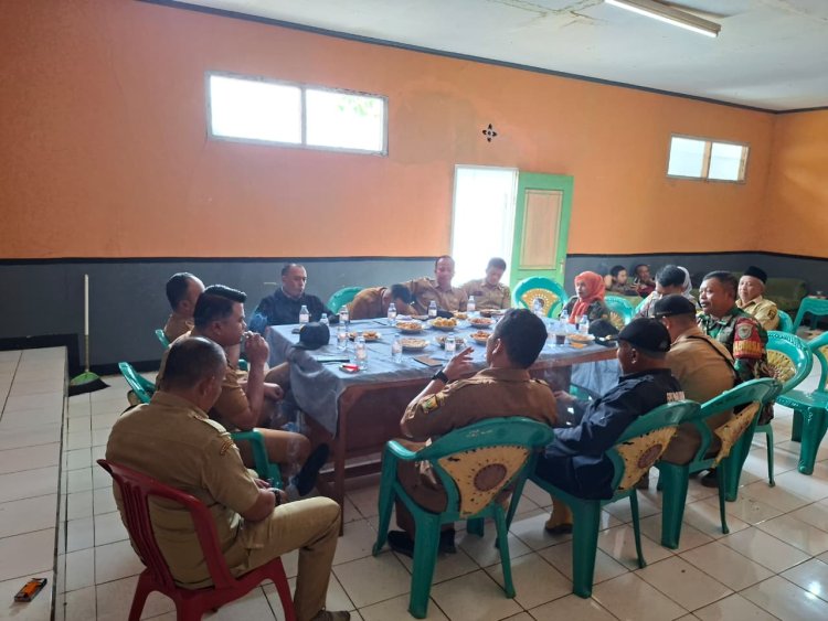 Babinsa Koramil 2210/Pabuaran Laksanakan Monev Dana Desa di Cibadak